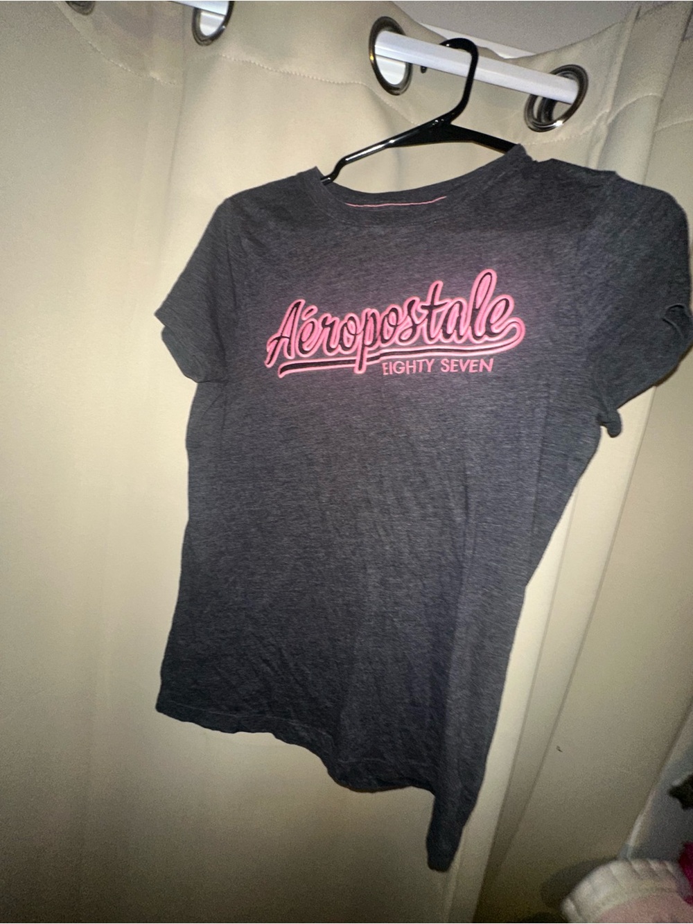 VTG Y2K grey Aeropostale "Eighty Seven" graphic t pink logo women’s size large